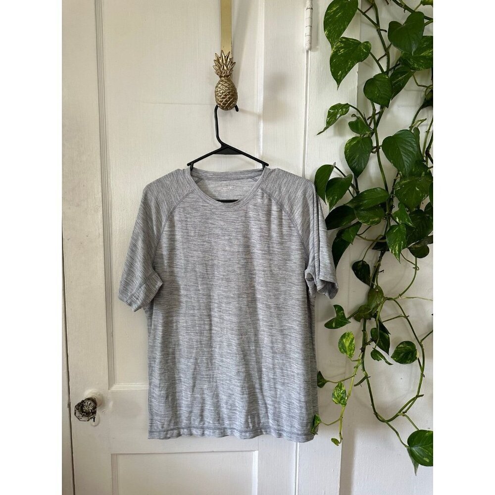 Old Navy active size Medium gray shirt